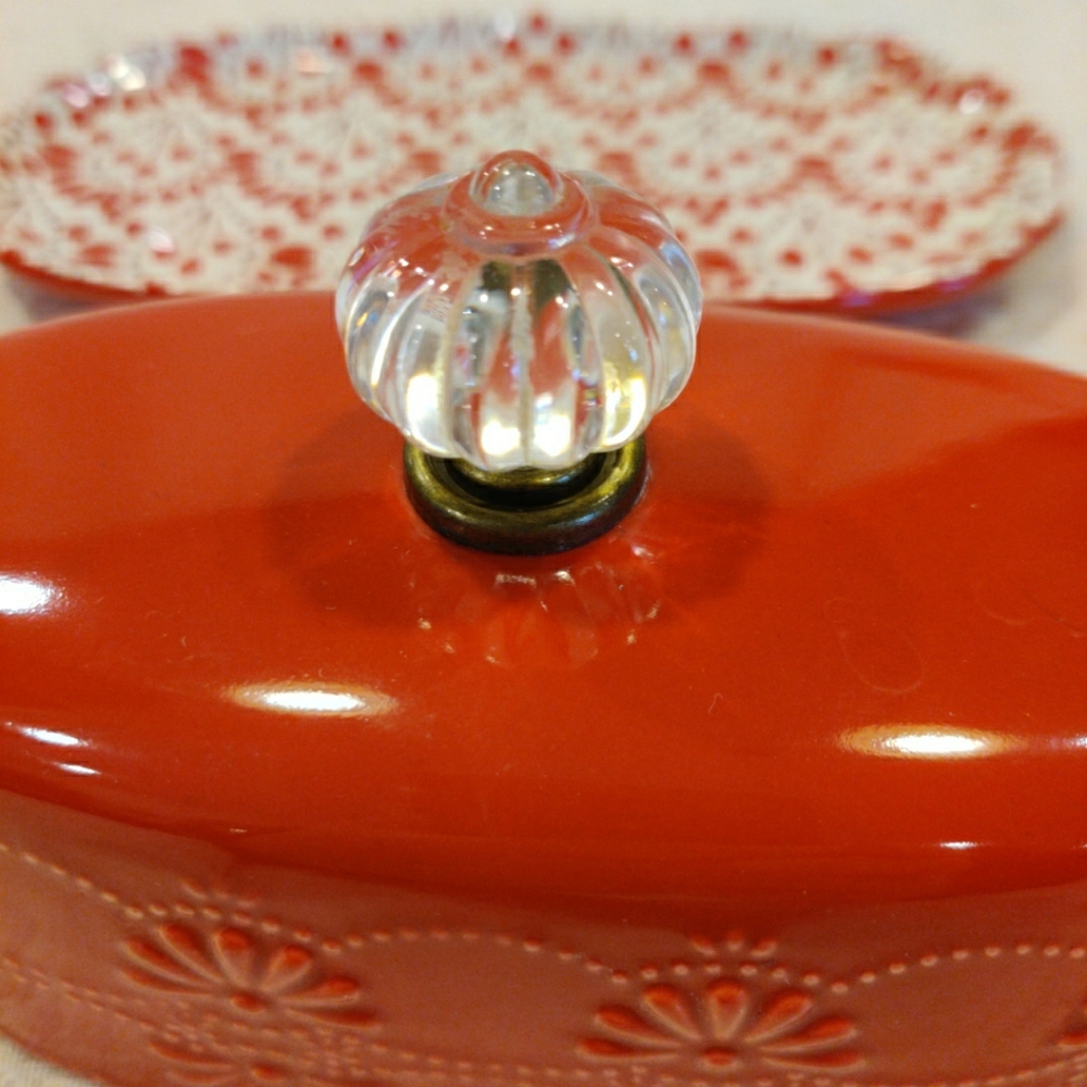 Pioneer Woman Red White Floral Design Covered Butter Dish Clear Glass Knob 8” - Picture 5 of 10